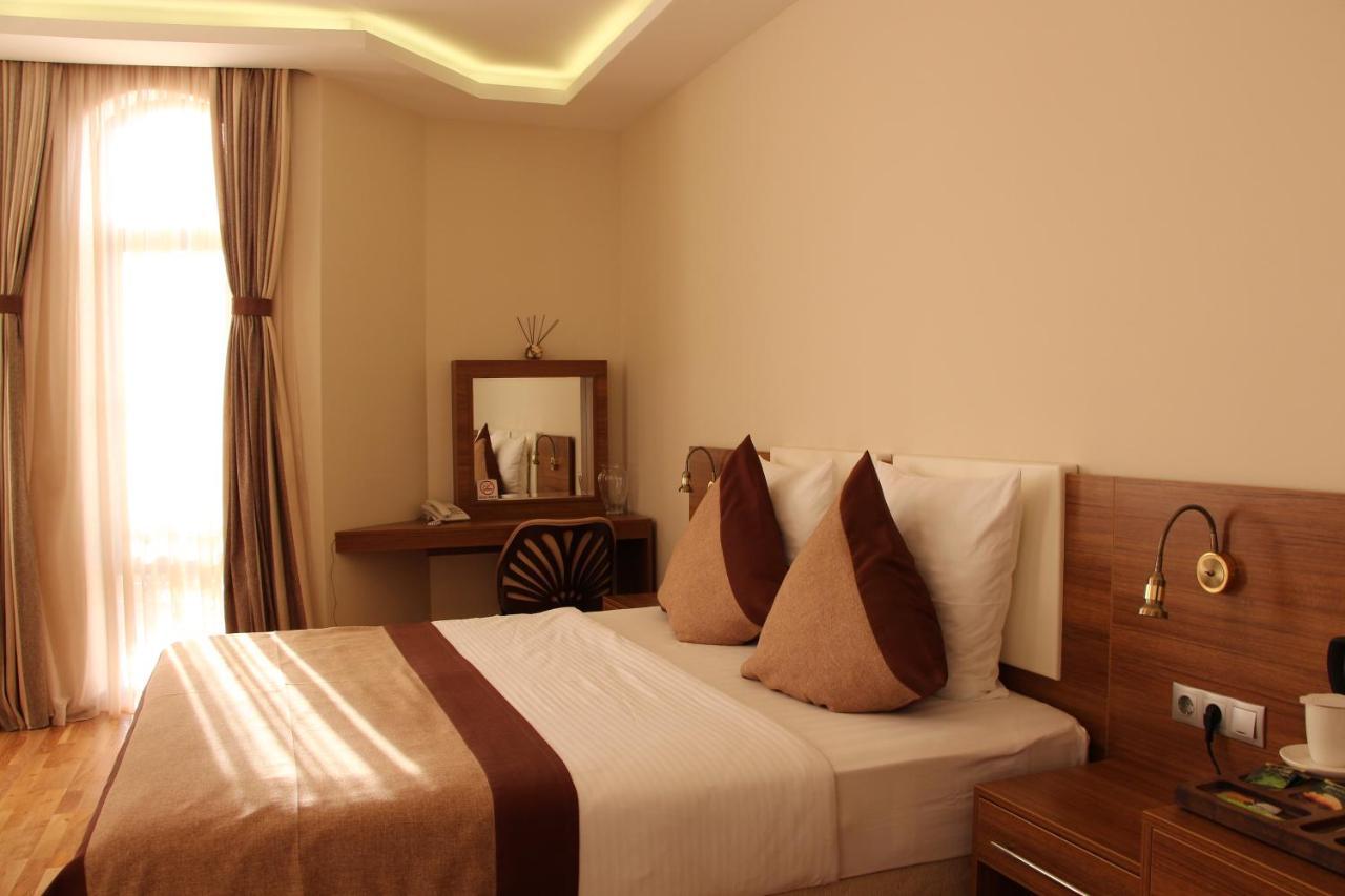 Leon Boutique Hotel 수쿰 외부 사진