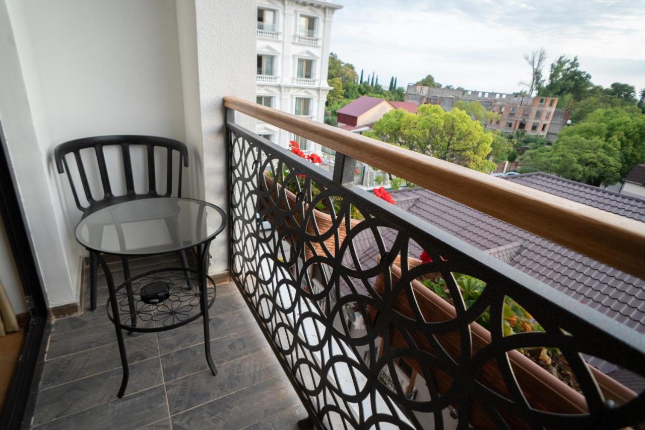 Leon Boutique Hotel 수쿰 외부 사진