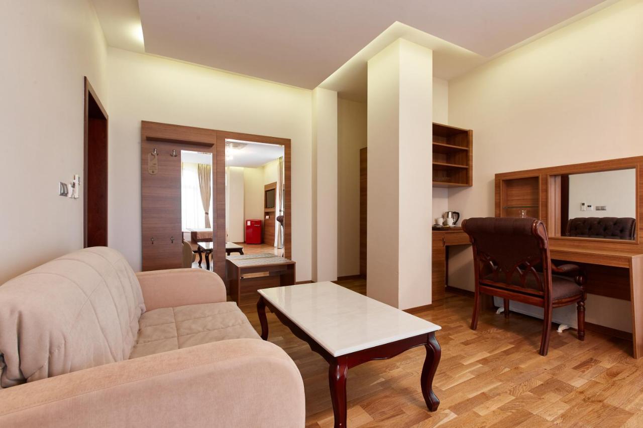 Leon Boutique Hotel 수쿰 외부 사진